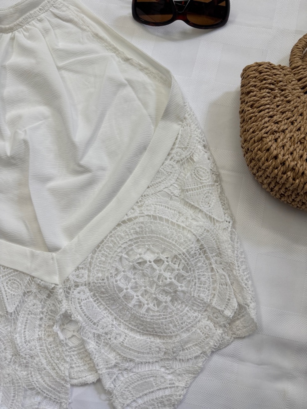 NWOT SHEIN White Crochet Halter Camisole Top. V Back. Size Medium. - Picture 9 of 9